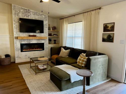 . Southern Travel - Charming 3 Bedroom