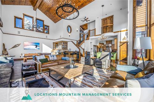The Inuksuk Chalet 4800 sq ft of Big White Excellence