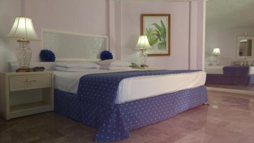 Hotel Acapulco Malibu The 4-star Hotel Acapulco Malibu offers comfort and convenience whether youre on business or holiday in Acapulco. The hotel offers a high standard of service and amenities to suit the individual need