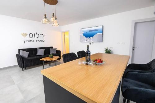 יהלום - סוויטת בוטיק מהממת עם בריכה פרטית וג'קוזי in Dalton