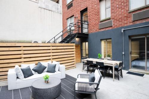 Massive 1BR w Private Patio in Upper East Side, New York