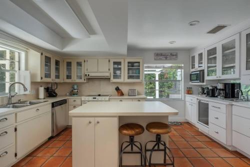 Surfs Up - retreat at the beach with heated pool in Melbourne Beach (FL)