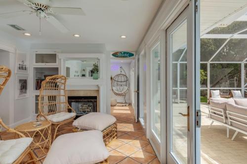 Surfs Up - retreat at the beach with heated pool in Melbourne Beach (FL)