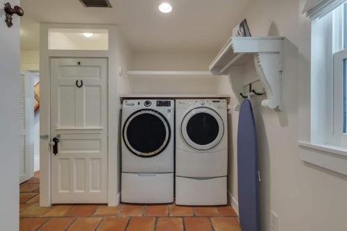 Surfs Up - Retreat At The Beach With Heated Pool Surfs Up - Retreat At The Beach With Heated Pool