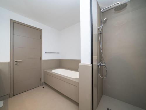 Luxfolio Retreats - Sleek Retreat - image 11