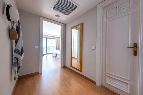 Superior Triple Room with Sea View image 6
