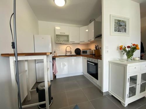 ห้องครัว, Cogolin Centre 1 bed Appartment in โคโกลิน