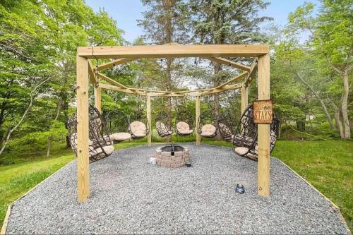 Cheerful 6 bedroom in the heart of Poconos in Long Pond, USA