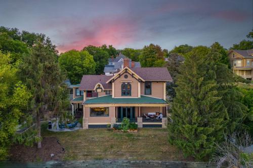 Lively Mansion of Davenport in Davenport, USA
