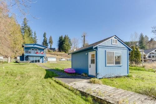 Lakefront Roy Cabin about 40 Mi to Mount Rainier!