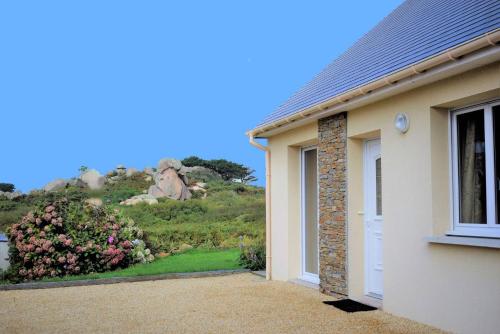 Maison 3 étoiles de plain-pied avec WIFI bel environnement à PLOUMANAC'H - Réf 338 - Location, gîte - Perros-Guirec