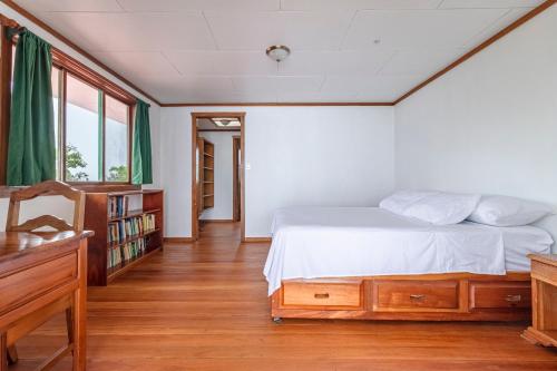 Three-Bedroom House image 9