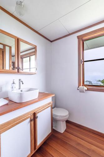 Three-Bedroom House image 6
