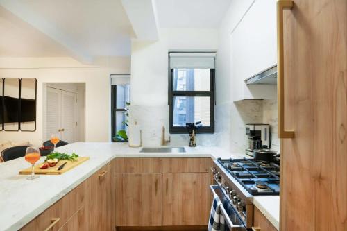 52-3DE Newly renovated 2BR BTH Midtown East, New York (Foto 8)