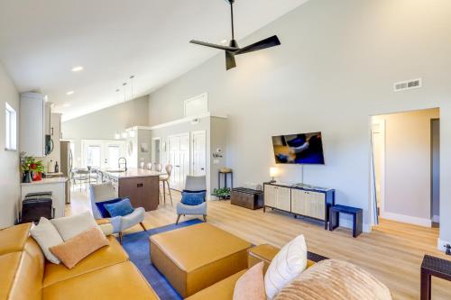 Chic Spacious AVL Oasis with Hot Tub and Fire Pit in Asheville, USA