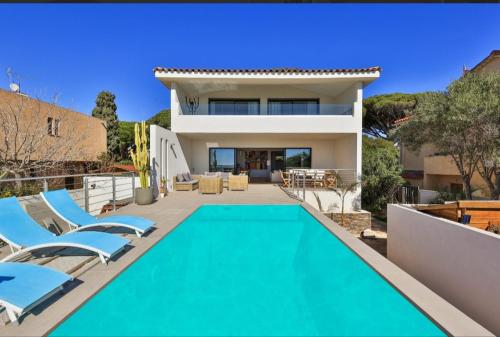 Luxueuse villa avec piscine et vue panoramique - Villa Perry