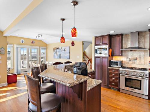 Spectacular 6 Bedroom Home On The Oceanblock In Beach Haven!!! Hot Tub!!! in Beach Haven, USA