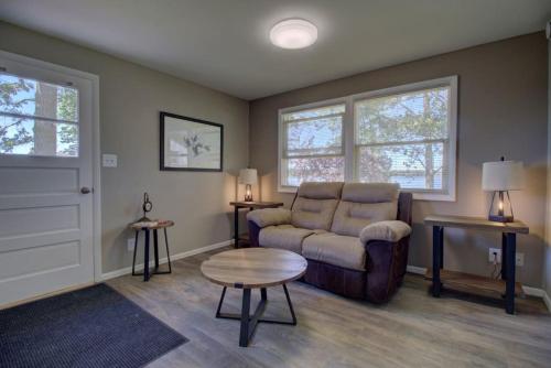. Bass Cabin at Spitzer Lake and Waterfront Views