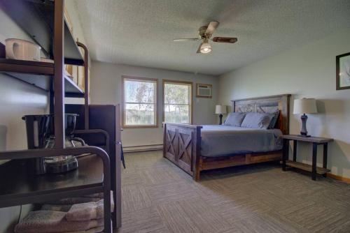 . Spitzer Lake Escape to a Studio Style Cottage