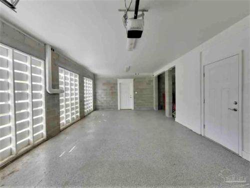 Pool Beach Club Spacious 2bd Sleeps 8 - image 2