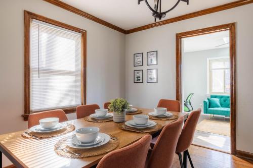 Charming University Heights Home, Cleveland (photo 4)