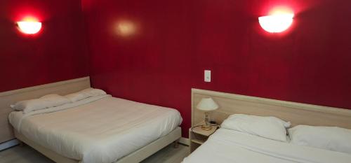 4 twin beds