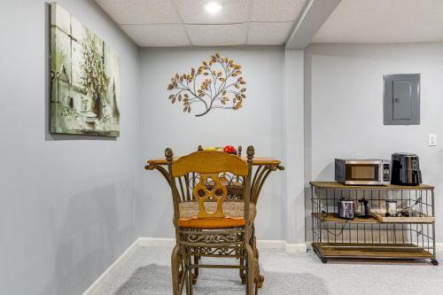 Modern Apartment 22 Mi to Downtown Atlanta! in Jonesboro, USA