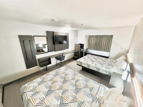 Queen Room with Two Queen Beds - Non-Smoking