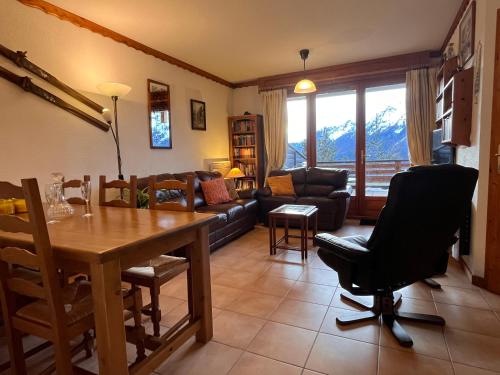 NEW - Stunning view and spacious terrace Oz en Oisans