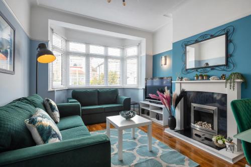 Welcome to Northview House Stylish 4 Bedroom Home in Southend by Jesswood Properties Contractors Cor – khách sạn tại Westborough