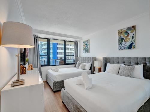 Spacious Ocean View Condo Beach Service 803 in Miami Beach, USA