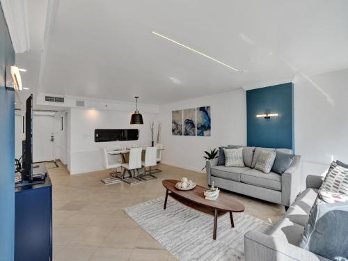 Spacious Ocean View Condo Beach Service 803 in Miami Beach, USA