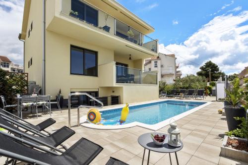 MY DALMATIA - Apartment Cvita with shared pool