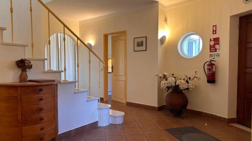 Villa with beautiful see views & spacious garden in Estombar
