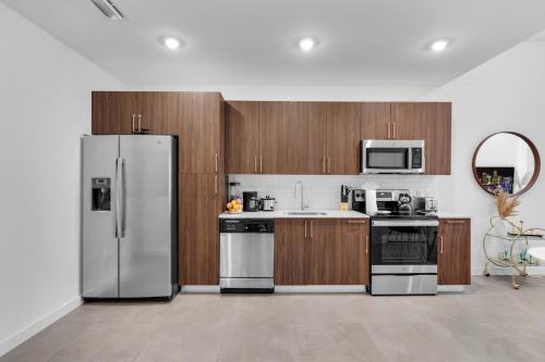 Miami Magic Vibrant 2 Bedroom with Free Parking in Miami, USA