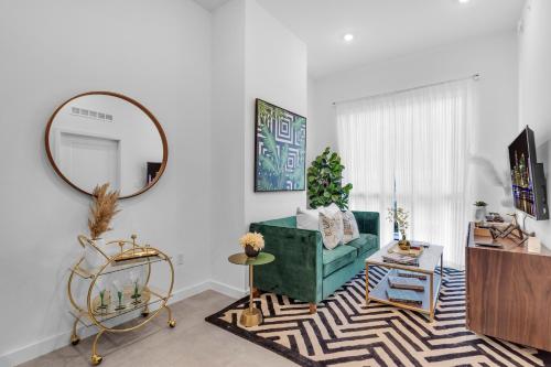 Miami Magic Vibrant 2 Bedroom with Free Parking in Miami, USA