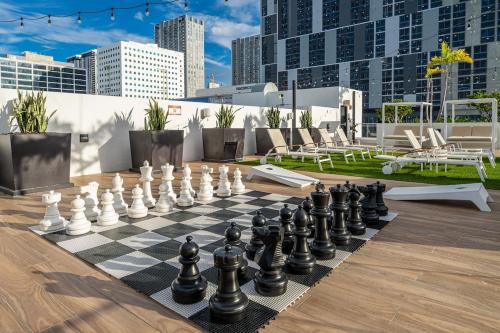 Miami Magic Vibrant 2 Bedroom with Free Parking - Tap to explore photos