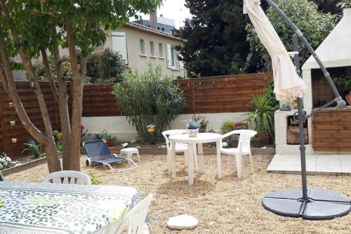 Un logement dans pavillon Pèzenas Un logement dans pavillon Pèzenas