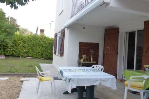 Un logement dans pavillon Pèzenas Un logement dans pavillon Pèzenas