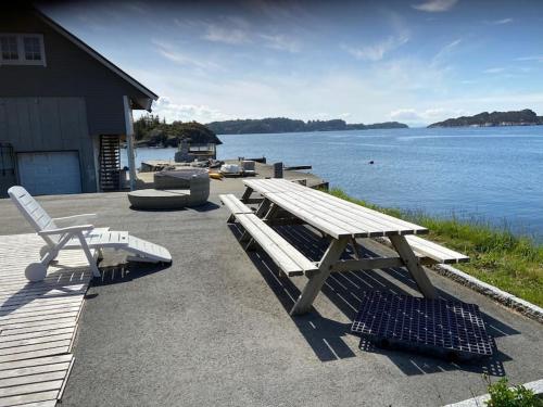 House by sea - Bergen, Norway. Free boat.