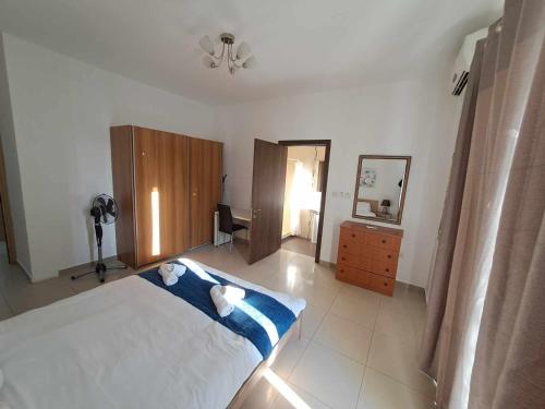 St Julians Sliema 3 minutes walk from promenade 3 bedroom apartment - image 4