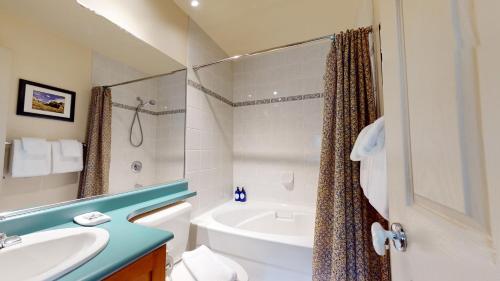 Two-Bedroom Townhouse image 10