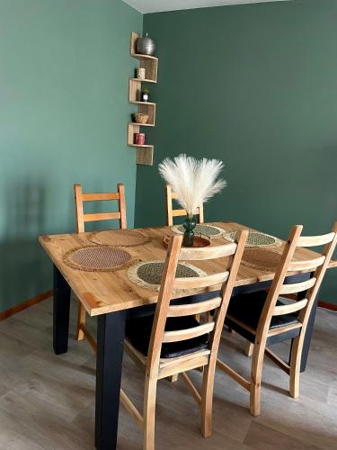 CHARMANT APPARTEMENT AVEC GRANDE CAPACITÉ D’ACCUEIL (CHARMANT APPARTEMENT AVEC GRANDE CAPACITE D’ACCUEIL) in Rennes Suburbs
