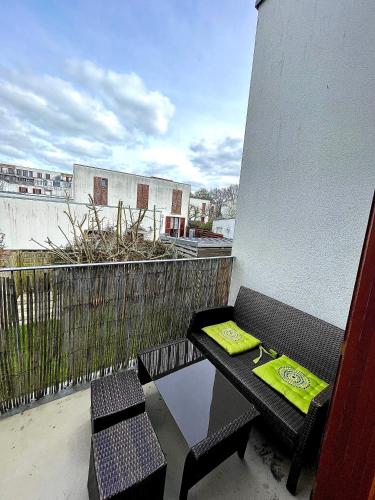 Terraza/balcón, CHARMANT APPARTEMENT AVEC GRANDE CAPACITÉ D’ACCUEIL (CHARMANT APPARTEMENT AVEC GRANDE CAPACITE D’ACCUEIL) in Rennes Suburbs
