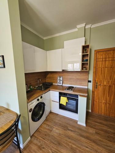 ห้องครัว, Vila TAFA Apartments in อาลี เดมี