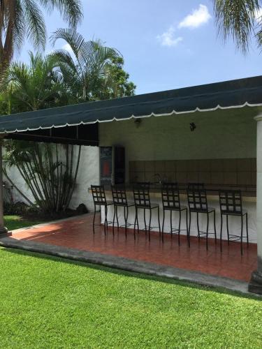 Hermosa Casa llena de vida, jardín y alberca! in Jiutepec, Mexico