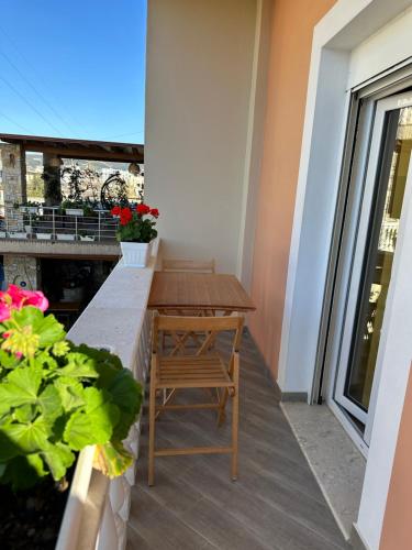 Iekārtas, Vila Arial in Vlora