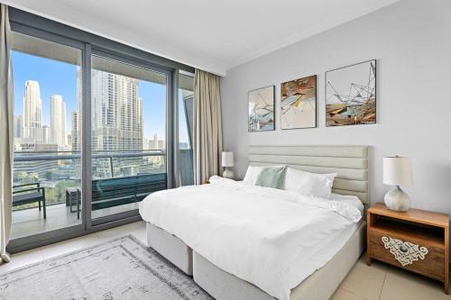 Downtown 3BR Sleeps 9 Balcony, Full Kitchen, Near Metro, Дубай (фото 4)