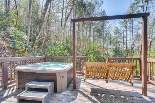 Serene Townsend Cabin Rental with Hot Tub and Grill! in Townsend, USA