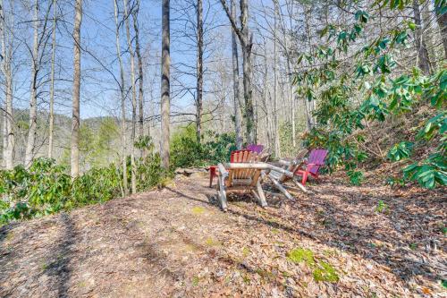 Serene Townsend Cabin Rental with Hot Tub and Grill! in Townsend, USA